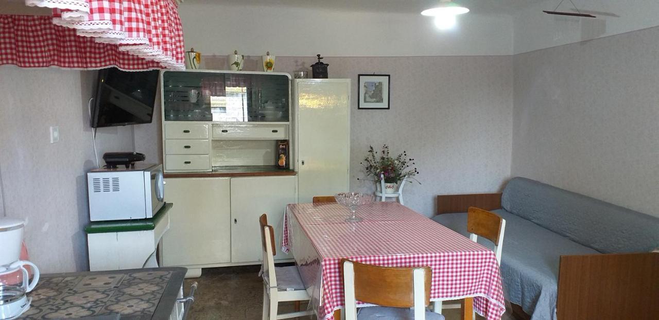Rural Apartment Carolina Zrenj Exterior photo