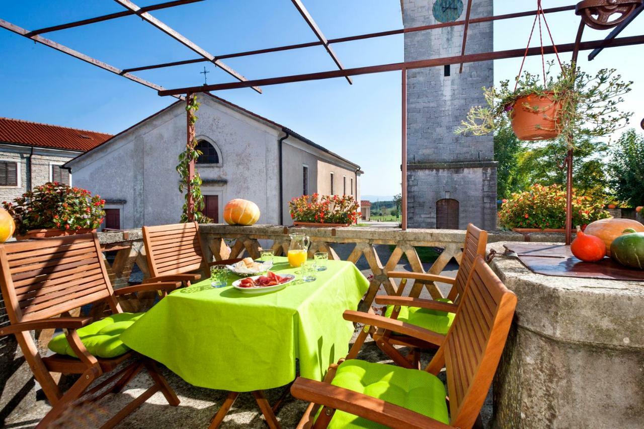 Rural Apartment Carolina Zrenj Exterior photo